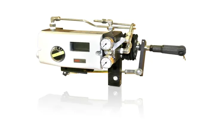 Pneumatic linear actuator for valve and process control systems